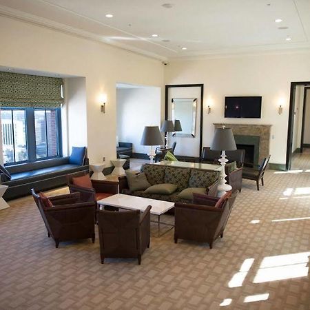 Crystal Quarters Furnished Apartments At The Gramercy Arlington Exterior photo