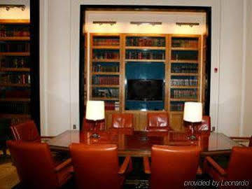 Crystal Quarters Furnished Apartments At The Gramercy Arlington Exterior photo