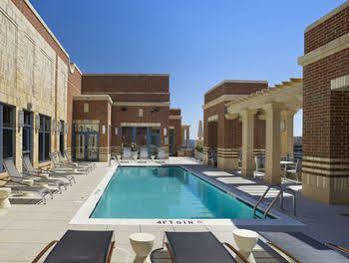 Crystal Quarters Furnished Apartments At The Gramercy Arlington Exterior photo