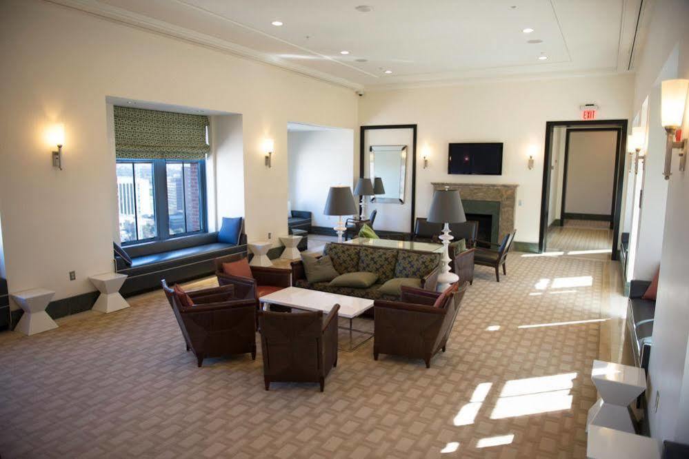Crystal Quarters Furnished Apartments At The Gramercy Arlington Exterior photo