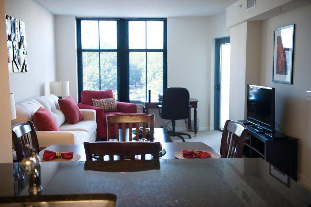 Crystal Quarters Furnished Apartments At The Gramercy Arlington Exterior photo