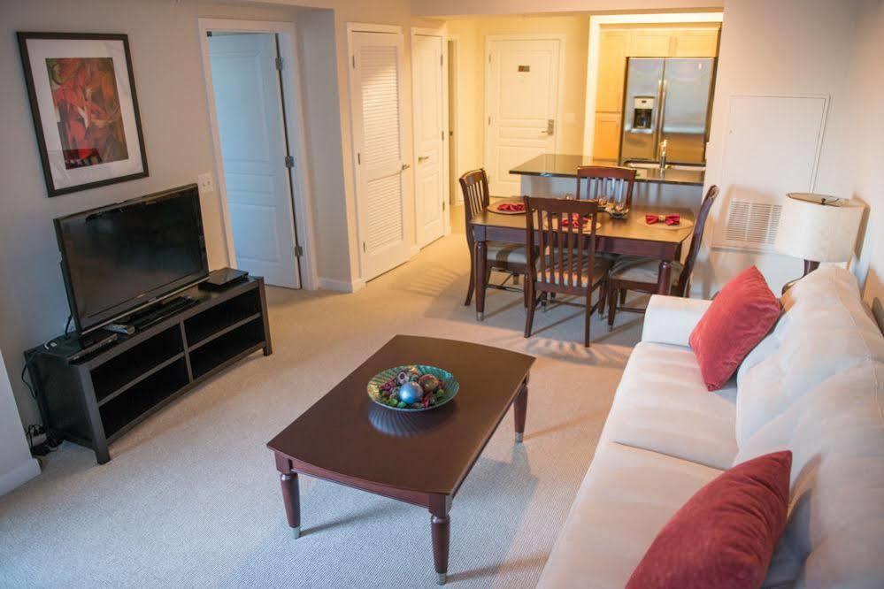 Crystal Quarters Furnished Apartments At The Gramercy Arlington Exterior photo