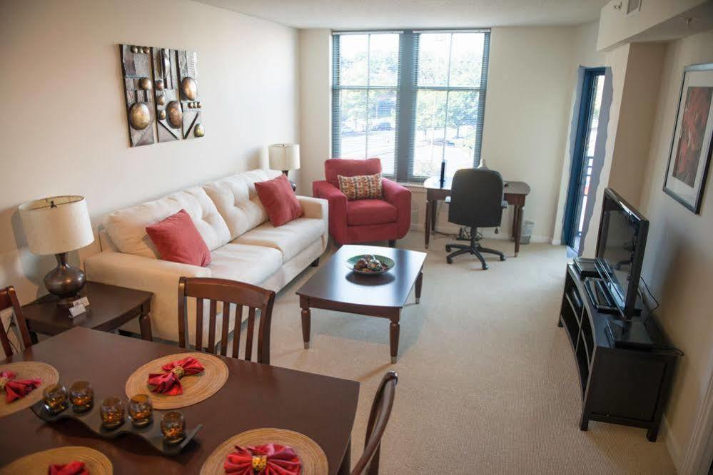 Crystal Quarters Furnished Apartments At The Gramercy Arlington Exterior photo