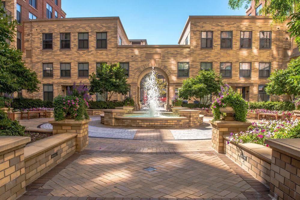 Crystal Quarters Furnished Apartments At The Gramercy Arlington Exterior photo