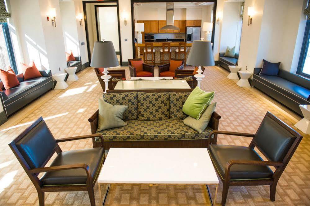 Crystal Quarters Furnished Apartments At The Gramercy Arlington Exterior photo