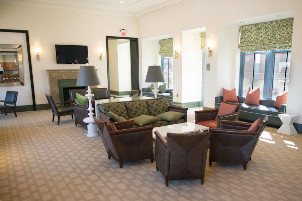 Crystal Quarters Furnished Apartments At The Gramercy Arlington Exterior photo