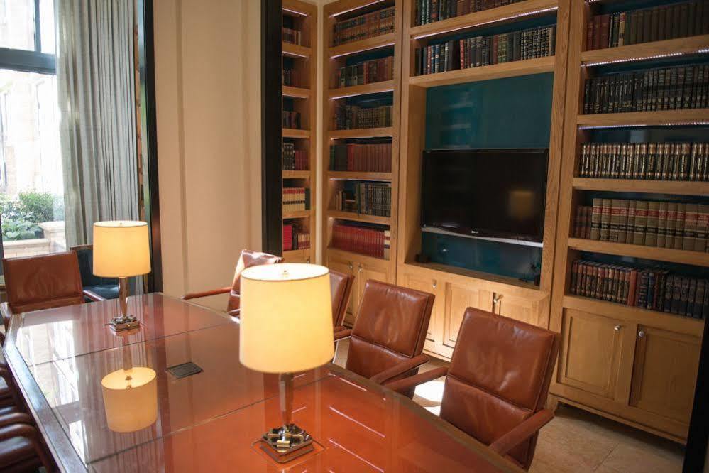 Crystal Quarters Furnished Apartments At The Gramercy Arlington Exterior photo